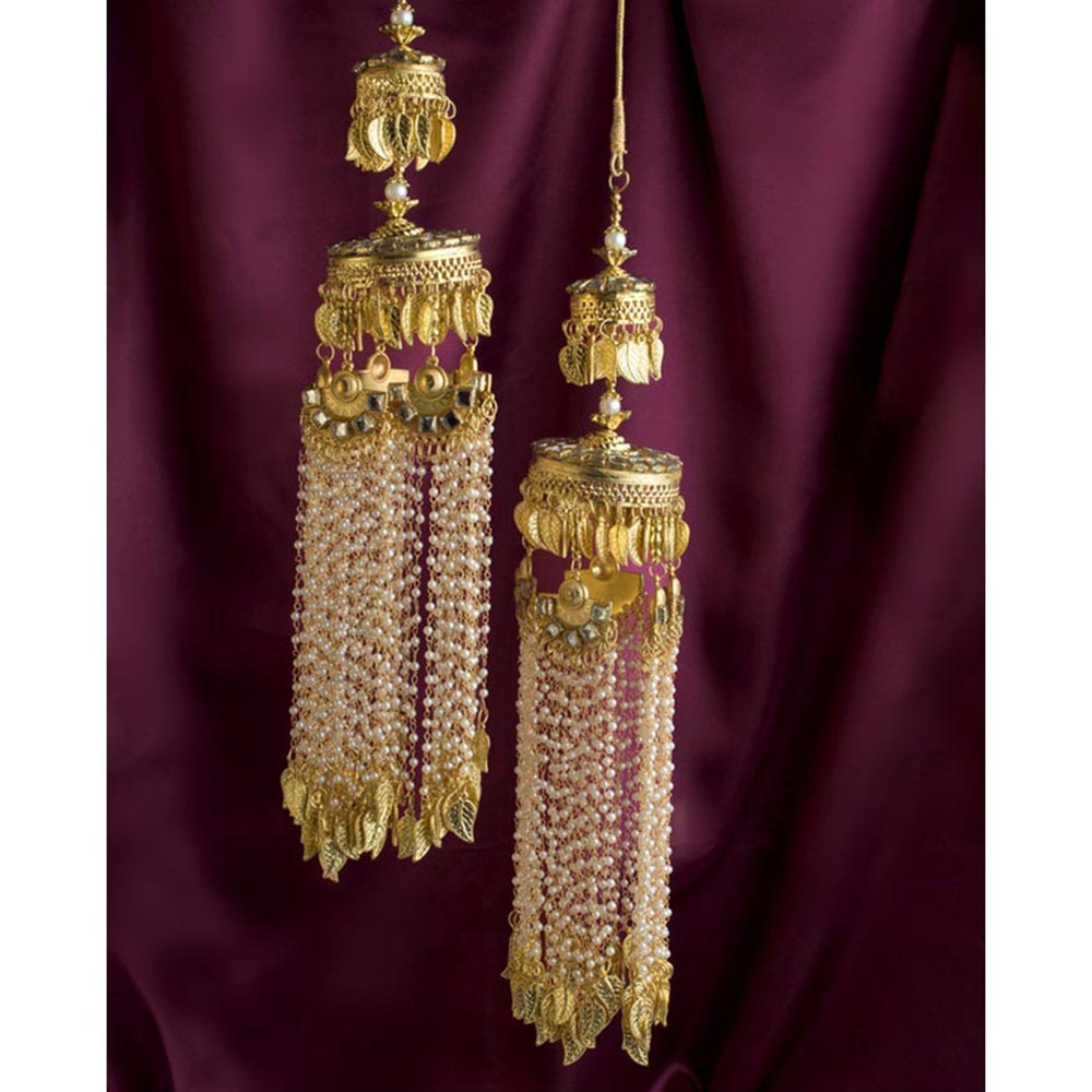 VIVINIA By Vidhi Mehra Gold Plated White Womens Beaded Kaleeras