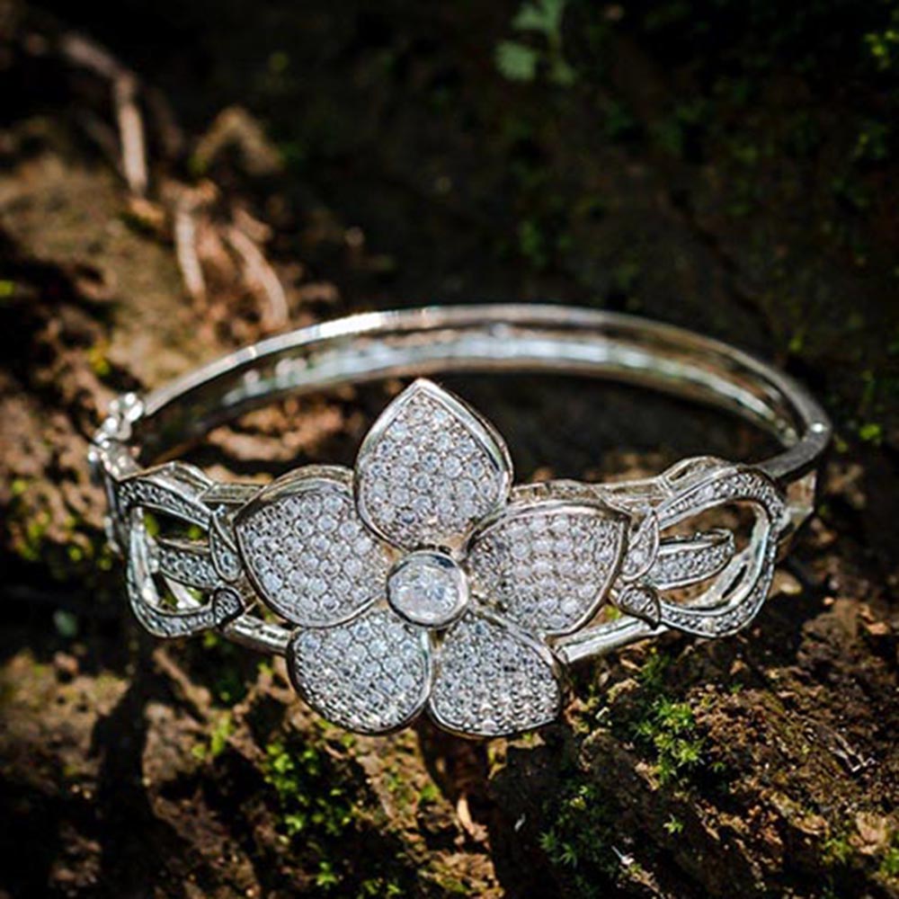 VIVINIA By Vidhi Mehra Silver Plated Womens Kada