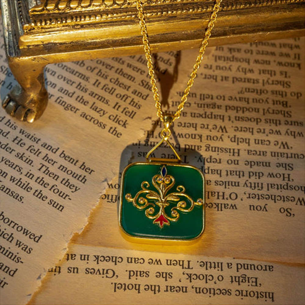 ZARIIN Dream Of The Past Green Onyx Pendant Necklace