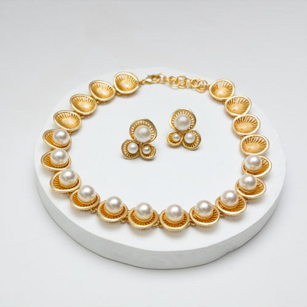 ZARIIN Power Pearls Necklace And Studs Set
