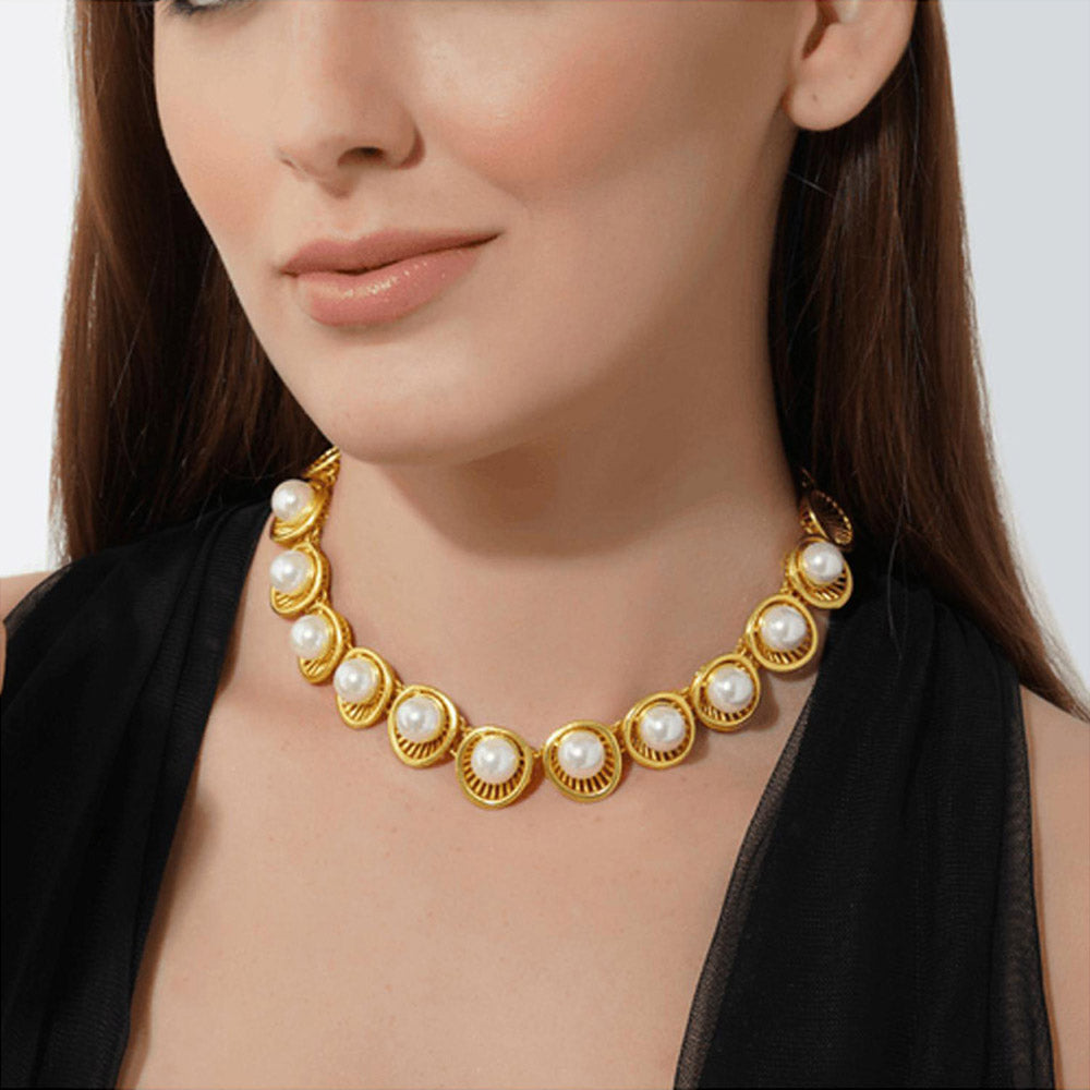 ZARIIN Power Pearls Necklace And Studs Set
