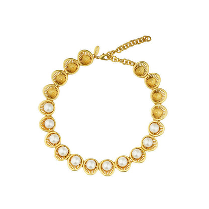 ZARIIN Power Pearls Necklace And Studs Set