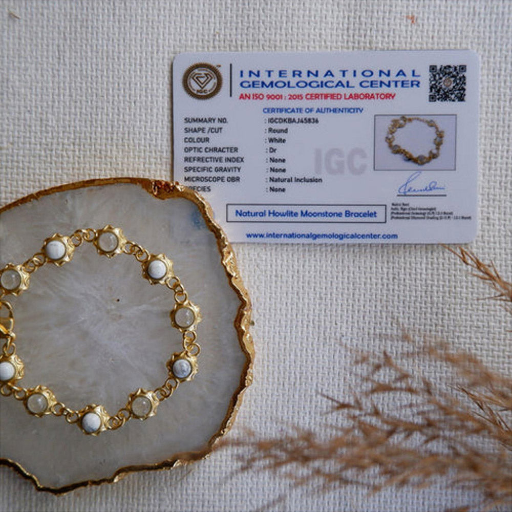 ZARIIN Howlite And Moonstone Bracelet