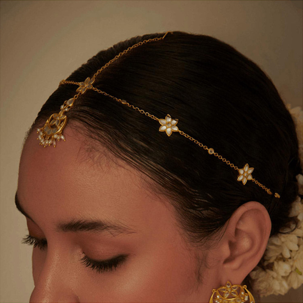 ZARIIN Chaand Phool Maang Teeka With Mirror Polki And Pearls