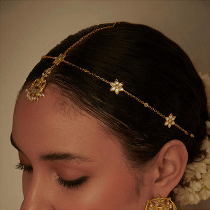 ZARIIN Chaand Phool Maang Teeka With Mirror Polki And Pearls