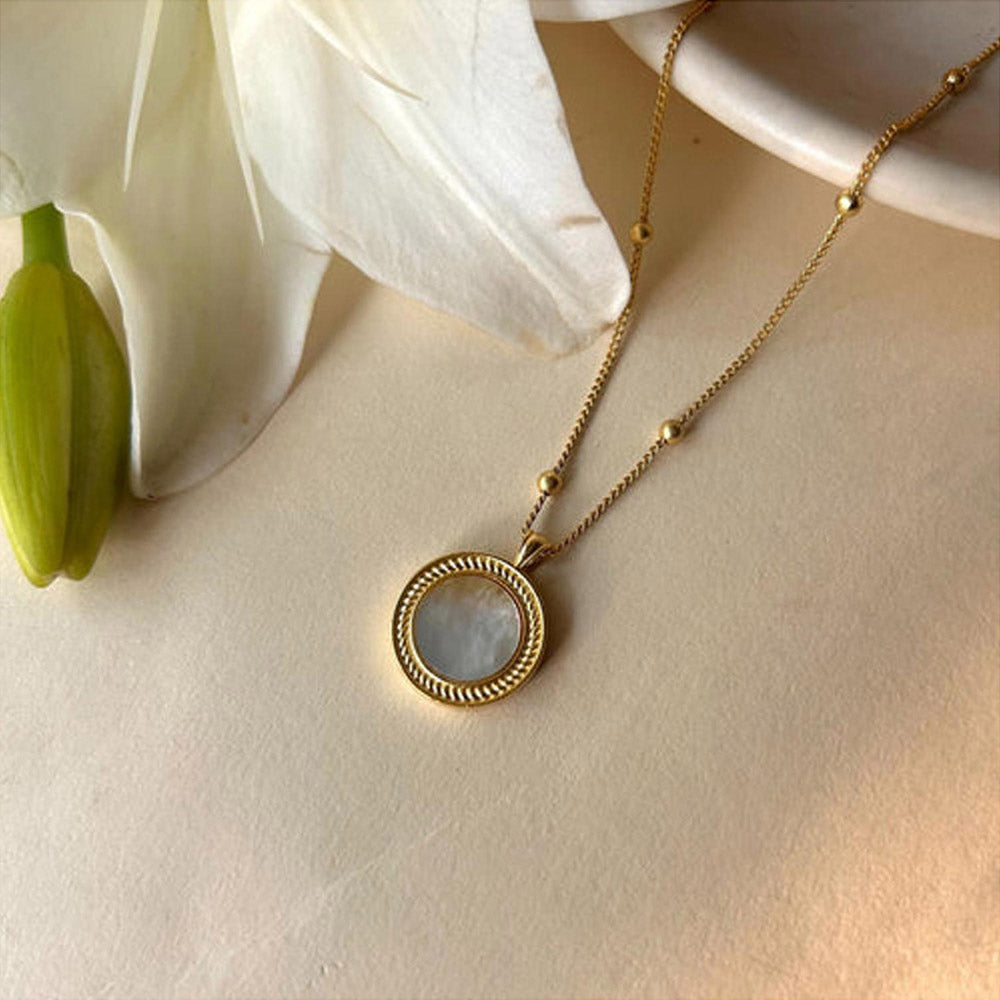 ZARIIN Healing Touch Pendant Necklace With Mother Of Pearl - Creation