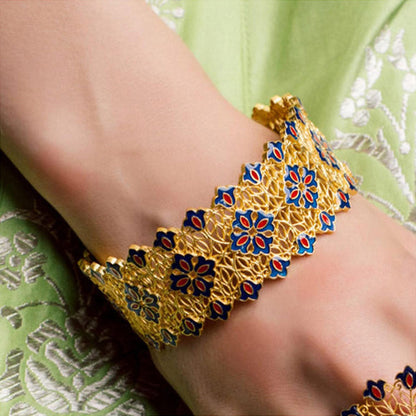 ZARIIN Floral Traces Bangle
