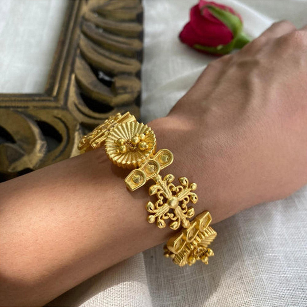 ZARIIN Divine Charm Bangle