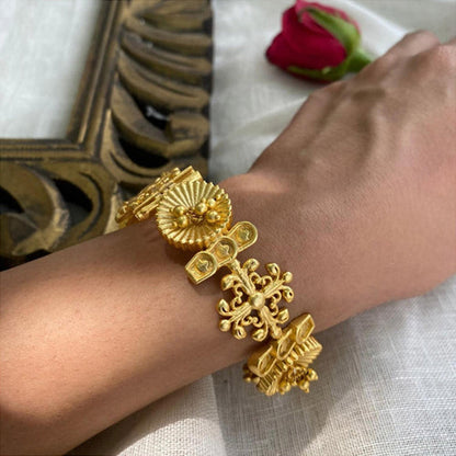 ZARIIN Divine Charm Bangle