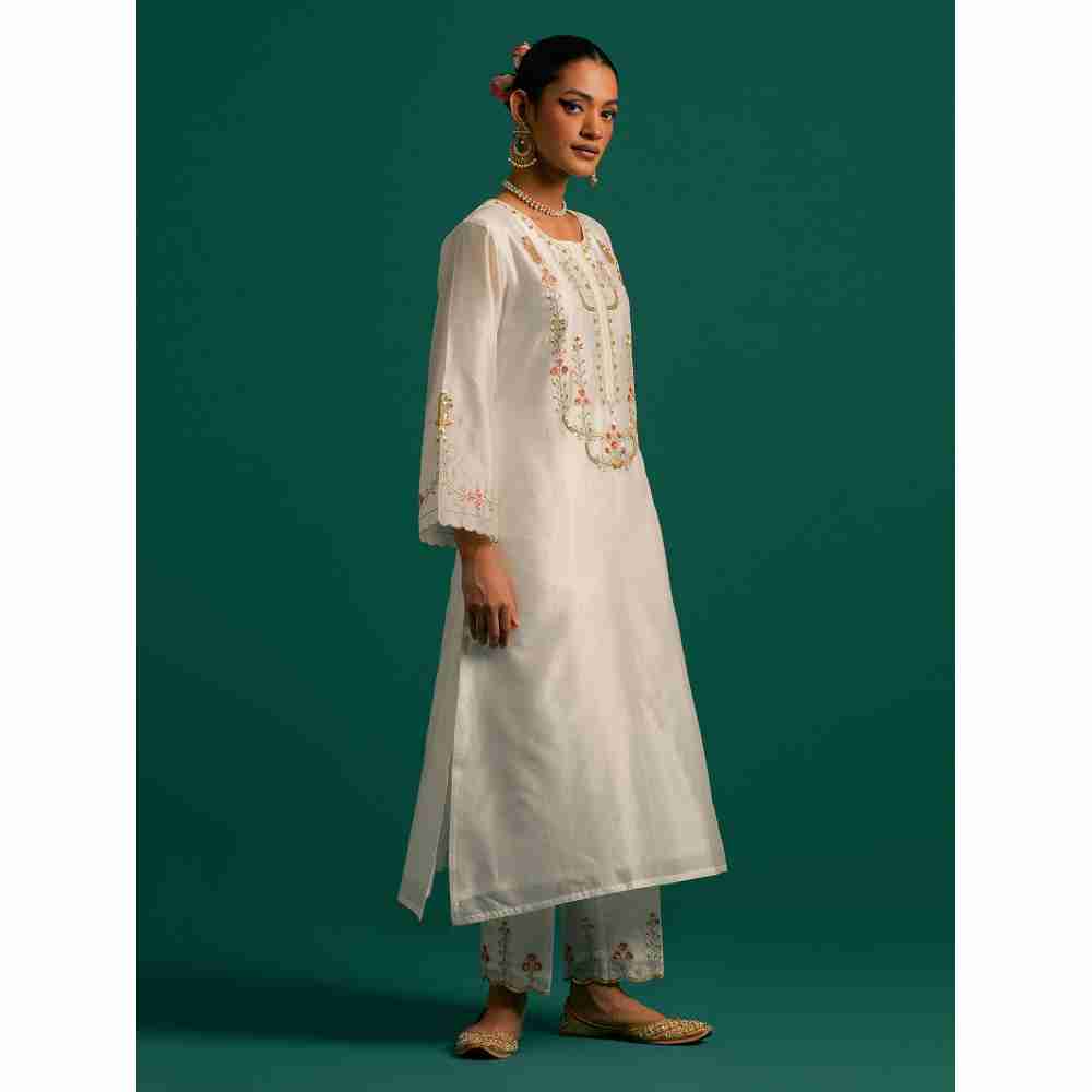 Anantaa By Roohi Trehan Off White Hand Embroidered Thread Work Silk Chanderi Kurta