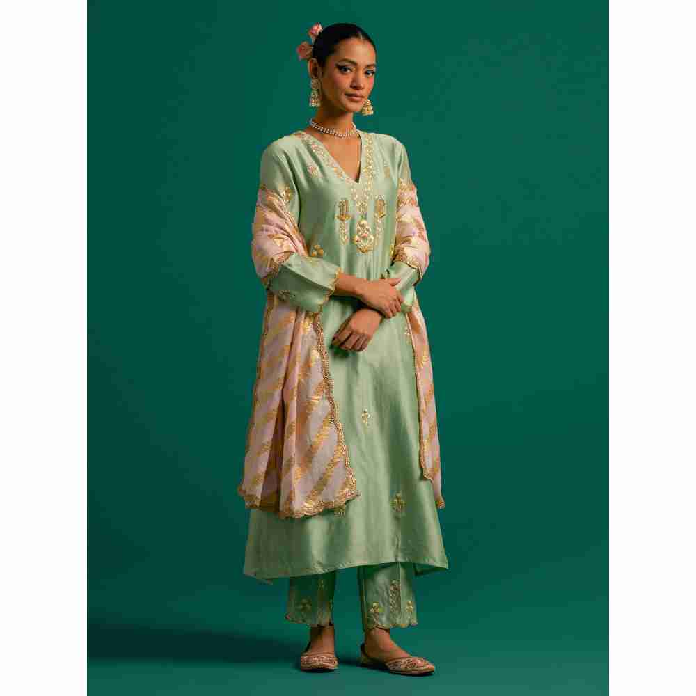 Anantaa By Roohi Trehan Green V Neck Hand Embroidered Thread Work Silk Chanderi Kurta