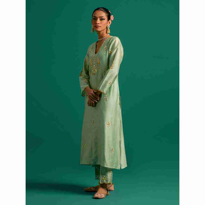 Anantaa By Roohi Trehan Green V Neck Hand Embroidered Thread Work Silk Chanderi Kurta