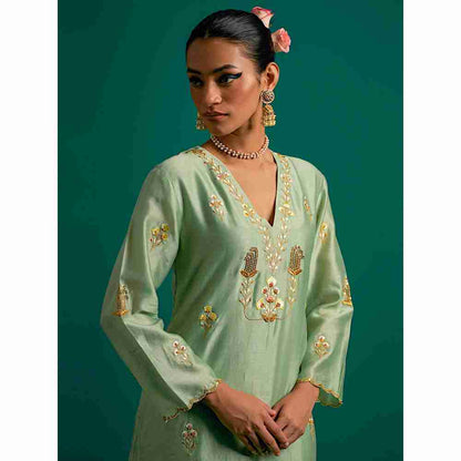 Anantaa By Roohi Trehan Green V Neck Hand Embroidered Thread Work Silk Chanderi Kurta