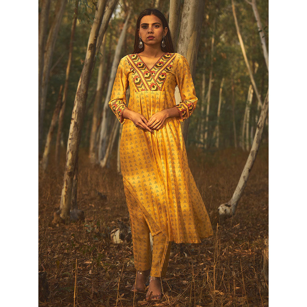 Baise Gaba Yellow Bee Balm Kurta (Set Of 2)