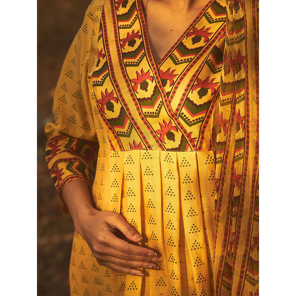 Baise Gaba Yellow Bee Balm Kurta (Set Of 2)