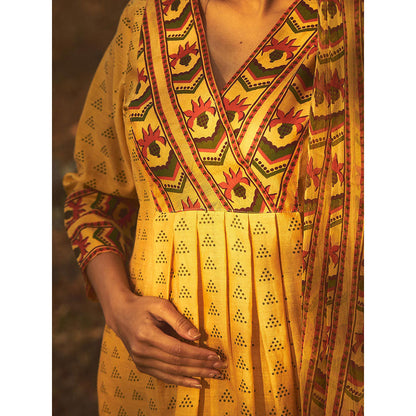 Baise Gaba Yellow Bee Balm Kurta (Set Of 2)