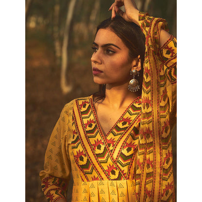 Baise Gaba Yellow Bee Balm Kurta (Set Of 2)