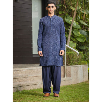Bohame Avasa - Abstract Embroidery Kurta (Set of 2)