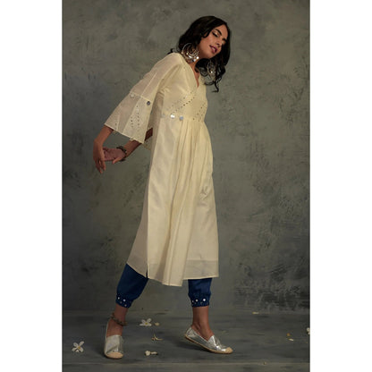 Charkhee Chanderi Flared Sleeve Kurta Set With Jogger - (Set of 3)