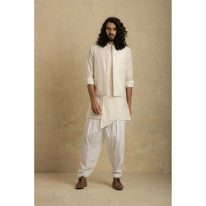 charkhee Men Off White Diagonal Short Kurta with Salwar (Set of 2)