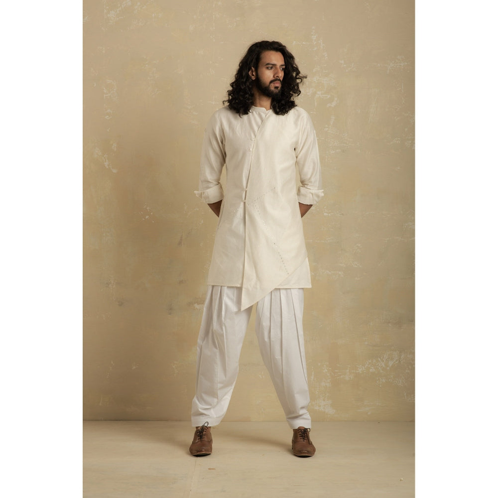 charkhee Men Off White Diagonal Short Kurta with Salwar (Set of 2)