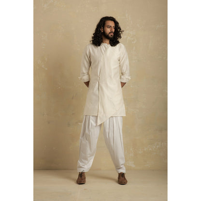 charkhee Men Off White Diagonal Short Kurta with Salwar (Set of 2)