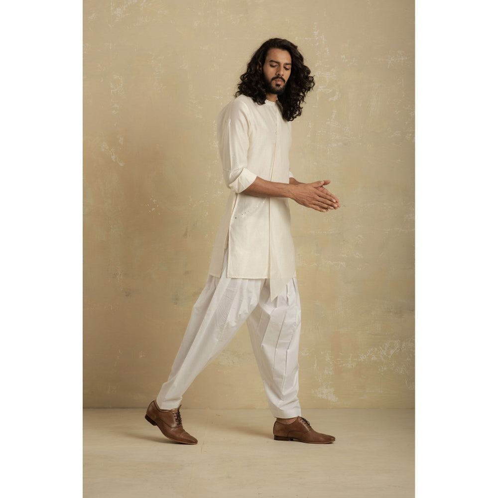 charkhee Men Off White Diagonal Short Kurta with Salwar (Set of 2)