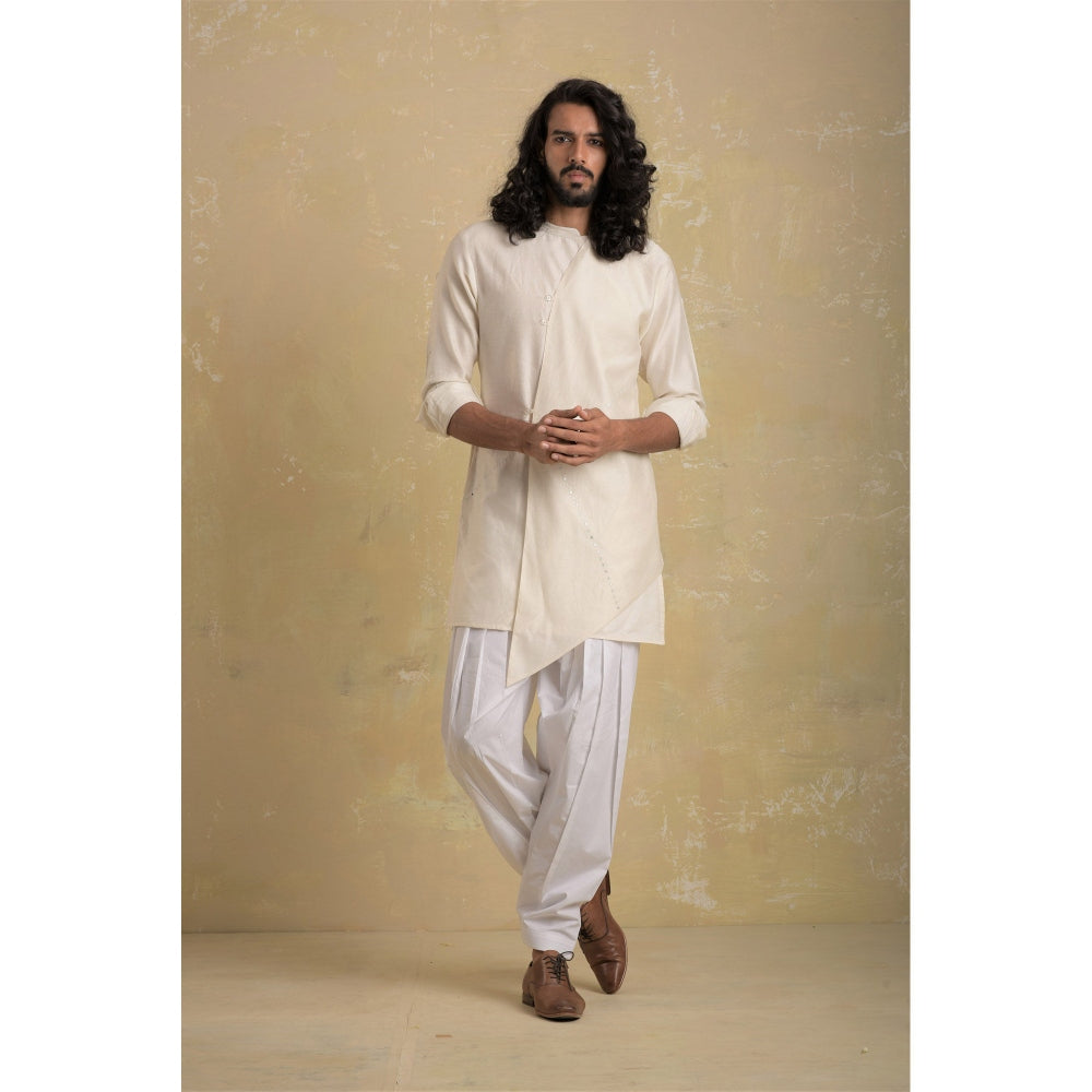 charkhee Men Off White Diagonal Short Kurta with Salwar (Set of 2)