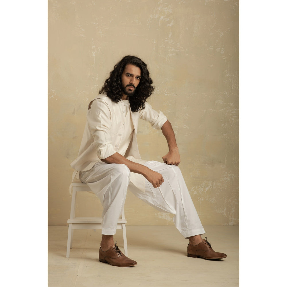 charkhee Men Off White Diagonal Short Kurta with Salwar (Set of 2)