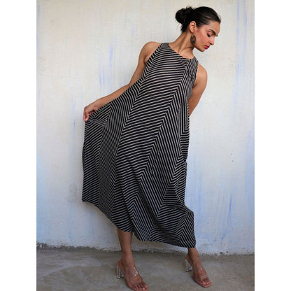 CHIDIYAA Black Pure Cotton Block Printed Dress Mono 2