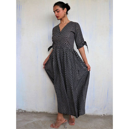 CHIDIYAA Black Pure Cotton Block Printed Dress Mono 1