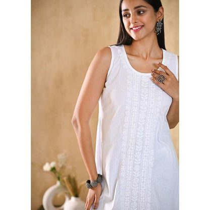 House of Chikankari Tiraq Chikankari Cotton Sleeveless Straight Kurta