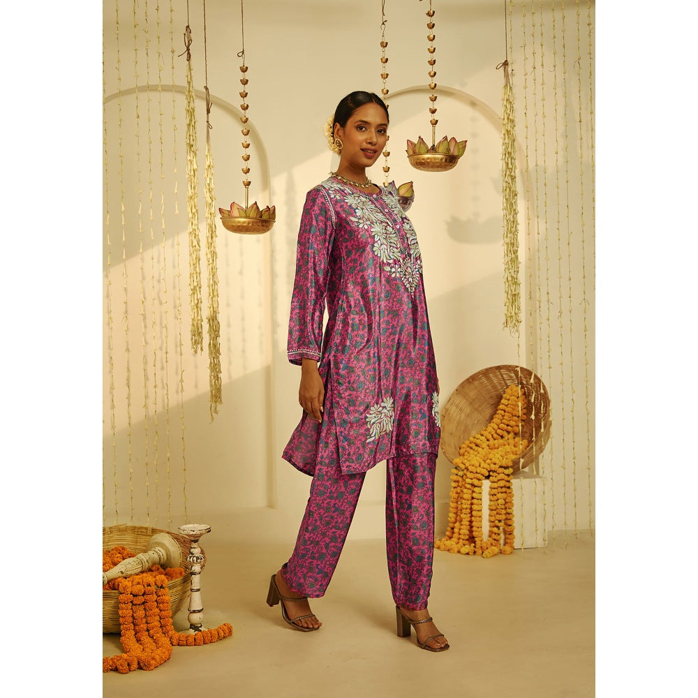 House of Chikankari Pink Zehna Chikankari Crepe Straight Short Kurta with Pant (Set of 2)