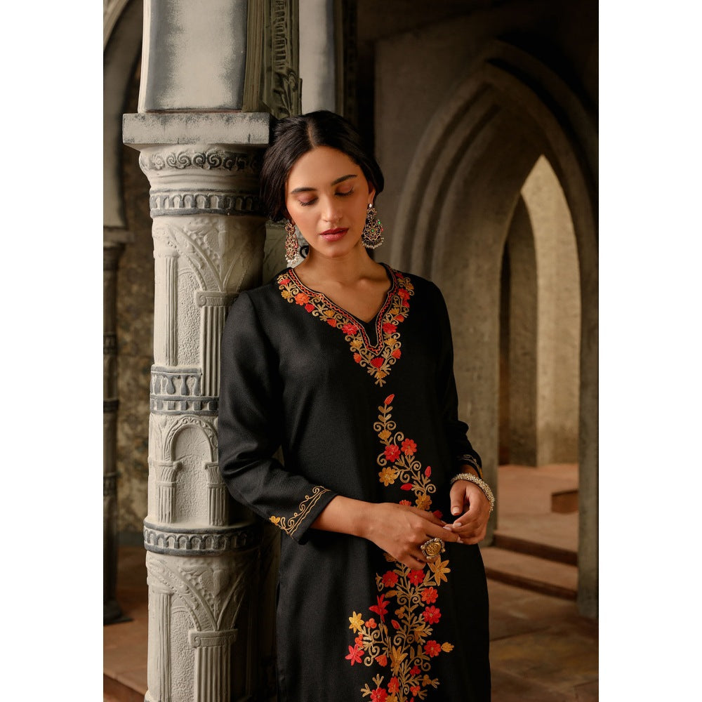 House of Chikankari Kasmira Aari woollen Straight Kurta with Pant (Set of 2)