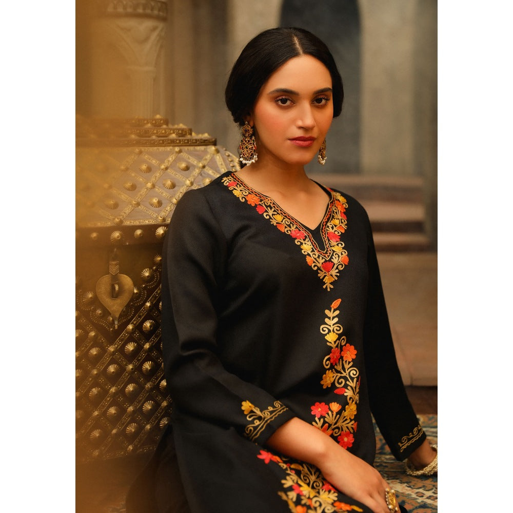 House of Chikankari Kasmira Aari woollen Straight Kurta with Pant (Set of 2)
