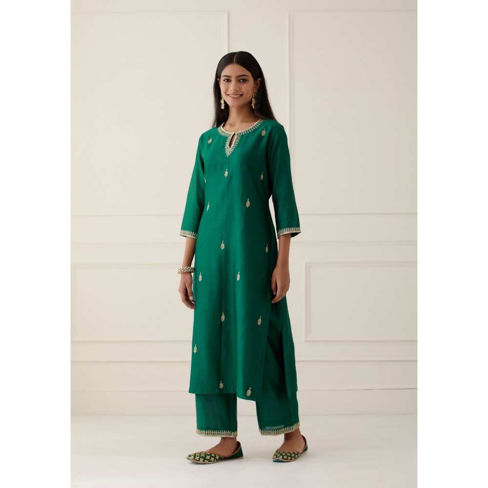 Ikshita Choudhary Green Embroidered Kurta