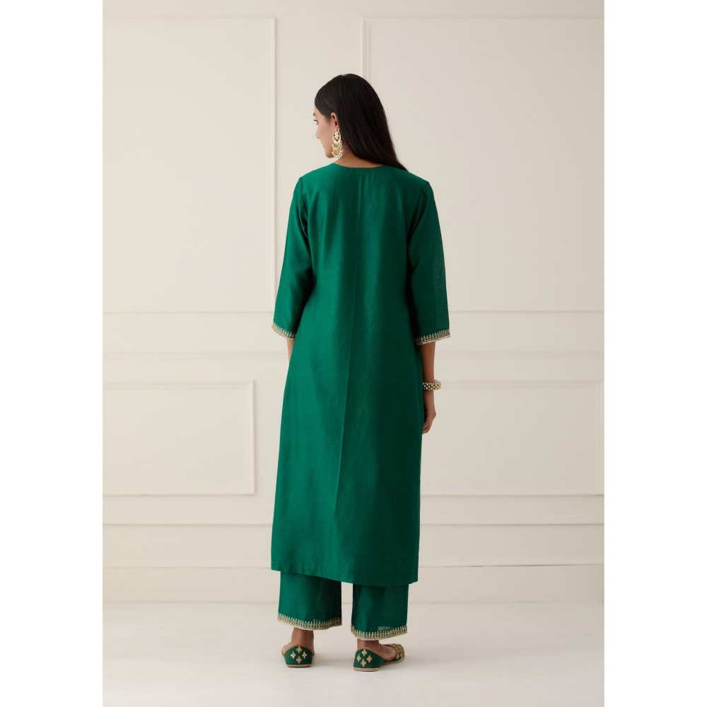 Ikshita Choudhary Green Embroidered Kurta