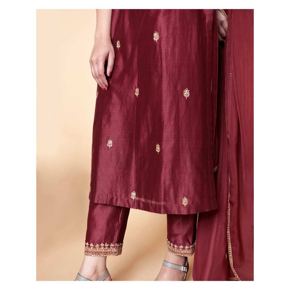 Ikshita Choudhary Maroon Kurta (Set of 3)