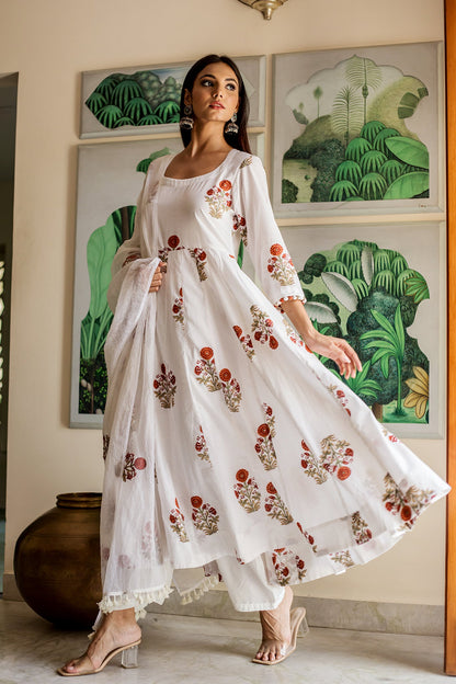 Karishma Kapoor In Shyra Cream Set