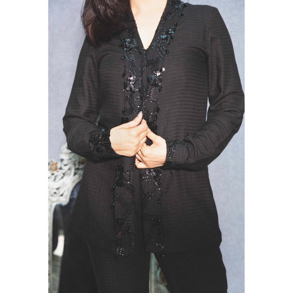 Inej Black Flap Top