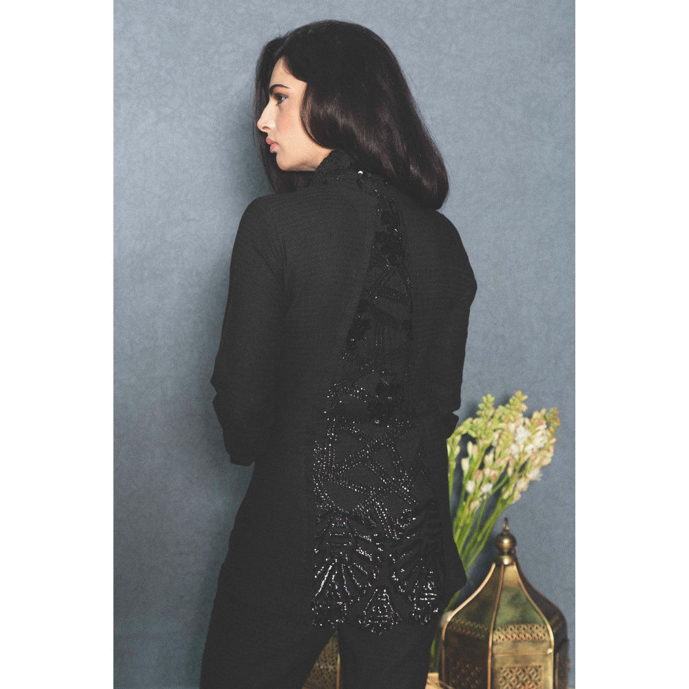 Inej Black Flap Top