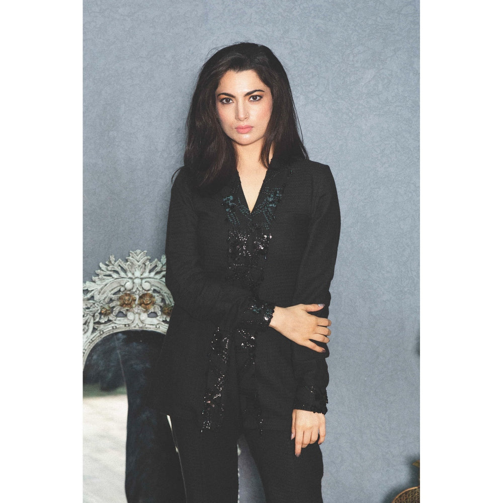 Inej Black Flap Top