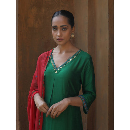Label Kinjal Modi Fine Chanderi Kurta and Dupatta with Cupro Silk Pant-Green (Set of 3)