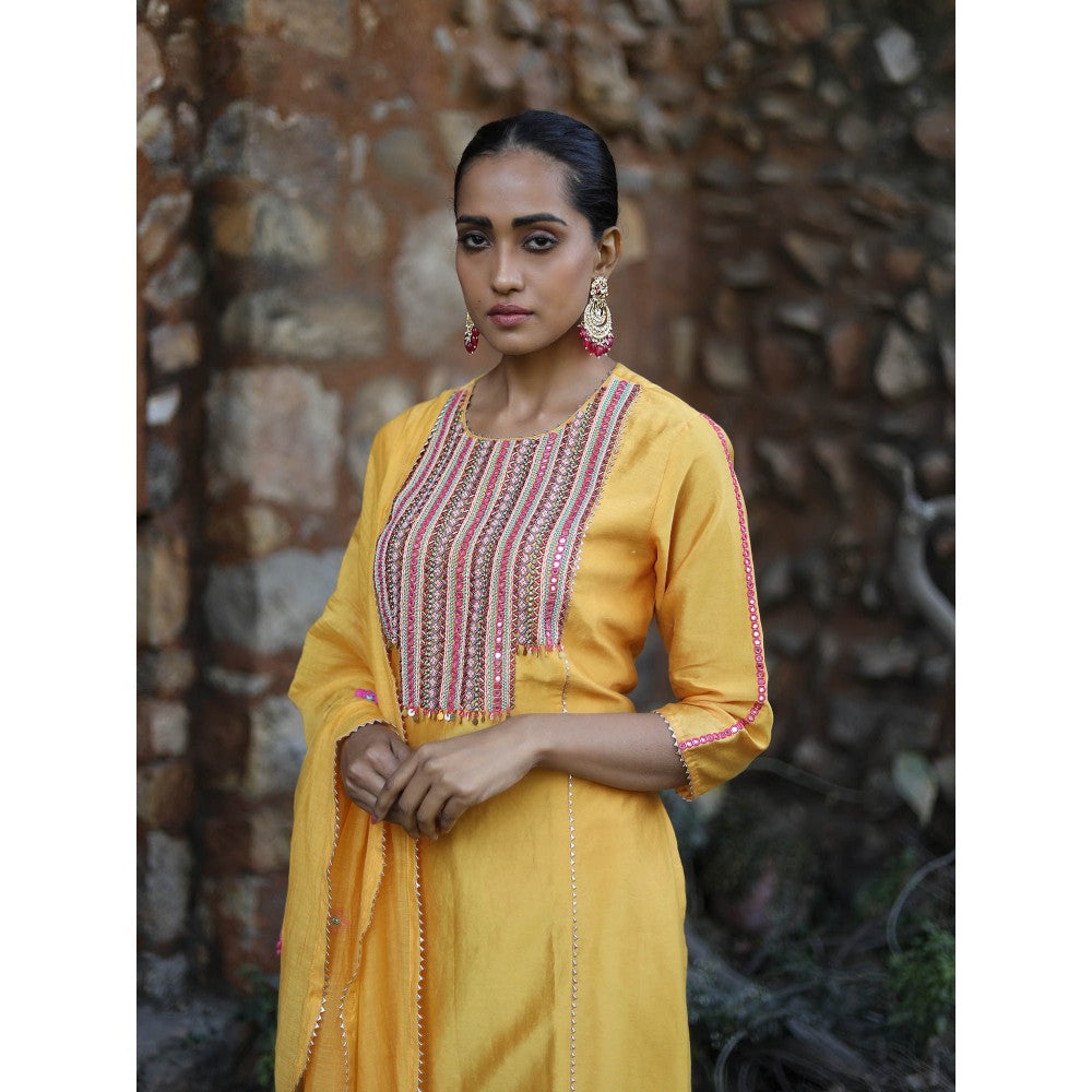 Label Kinjal Modi Chanderi Kurta with Pants and Dupatta-Yellow (Set of 3)