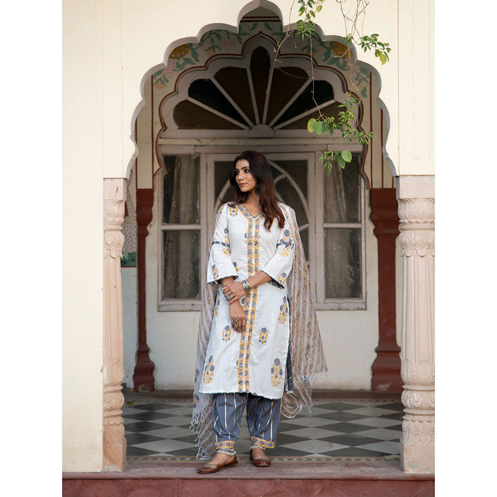 Maison Shefali Chaand Sahar Ambar Kurta Salwar With Dupatta (Set of 3)