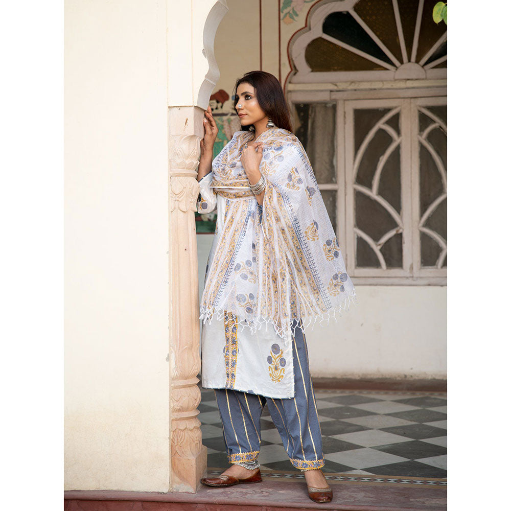 Maison Shefali Chaand Sahar Ambar Kurta Salwar With Dupatta (Set of 3)