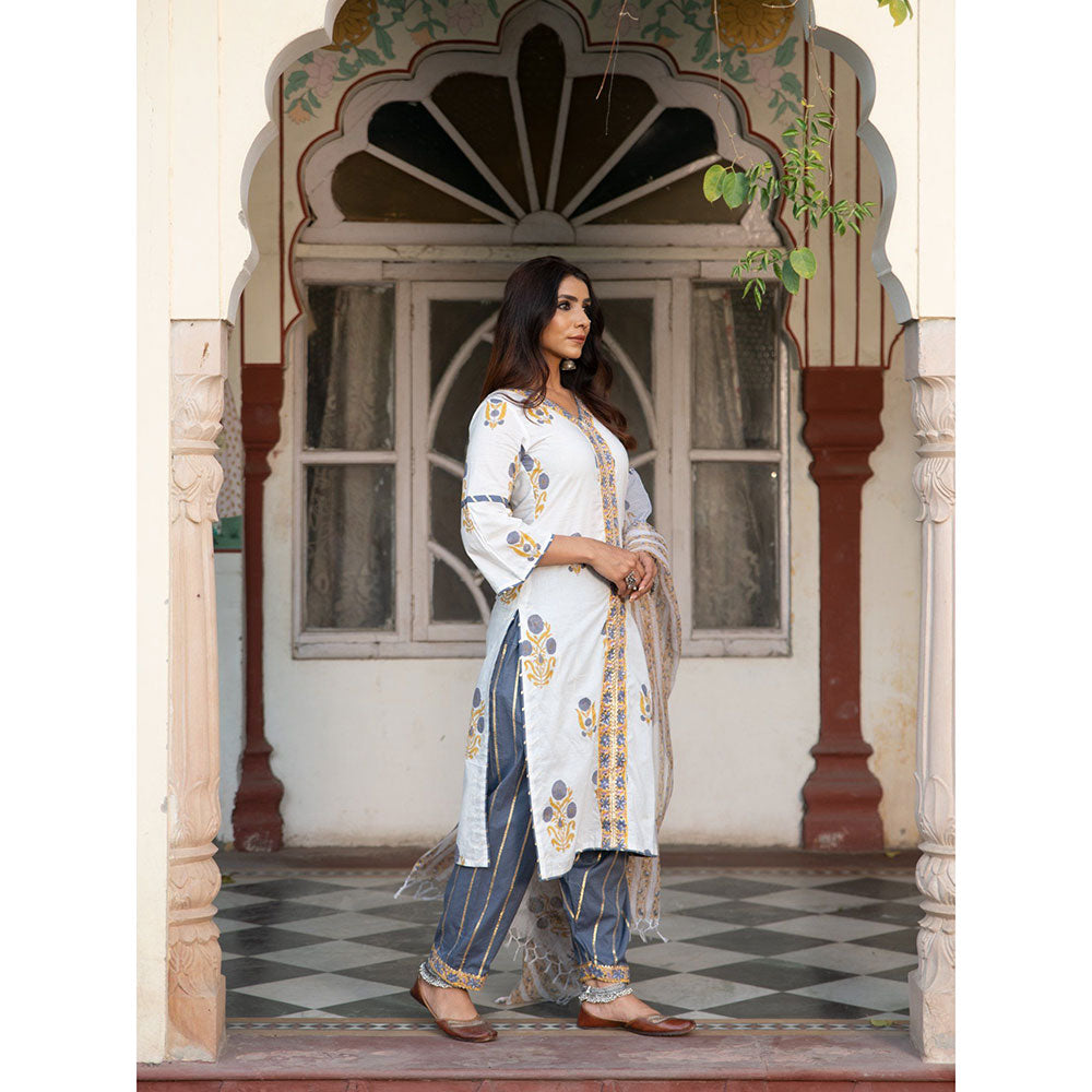 Maison Shefali Chaand Sahar Ambar Kurta Salwar With Dupatta (Set of 3)