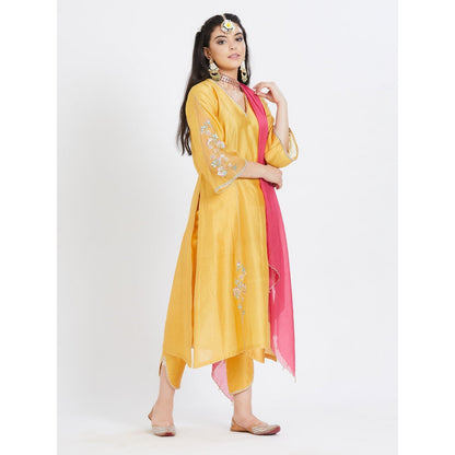 MANDIRA WIRK Yellow Kurta With Pant And Dupatta (Set Of 3)