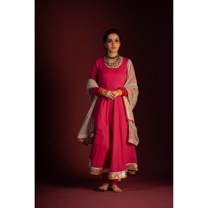 PANTS AND PAJAMAS Pink Mangal Foil Print Dupatta