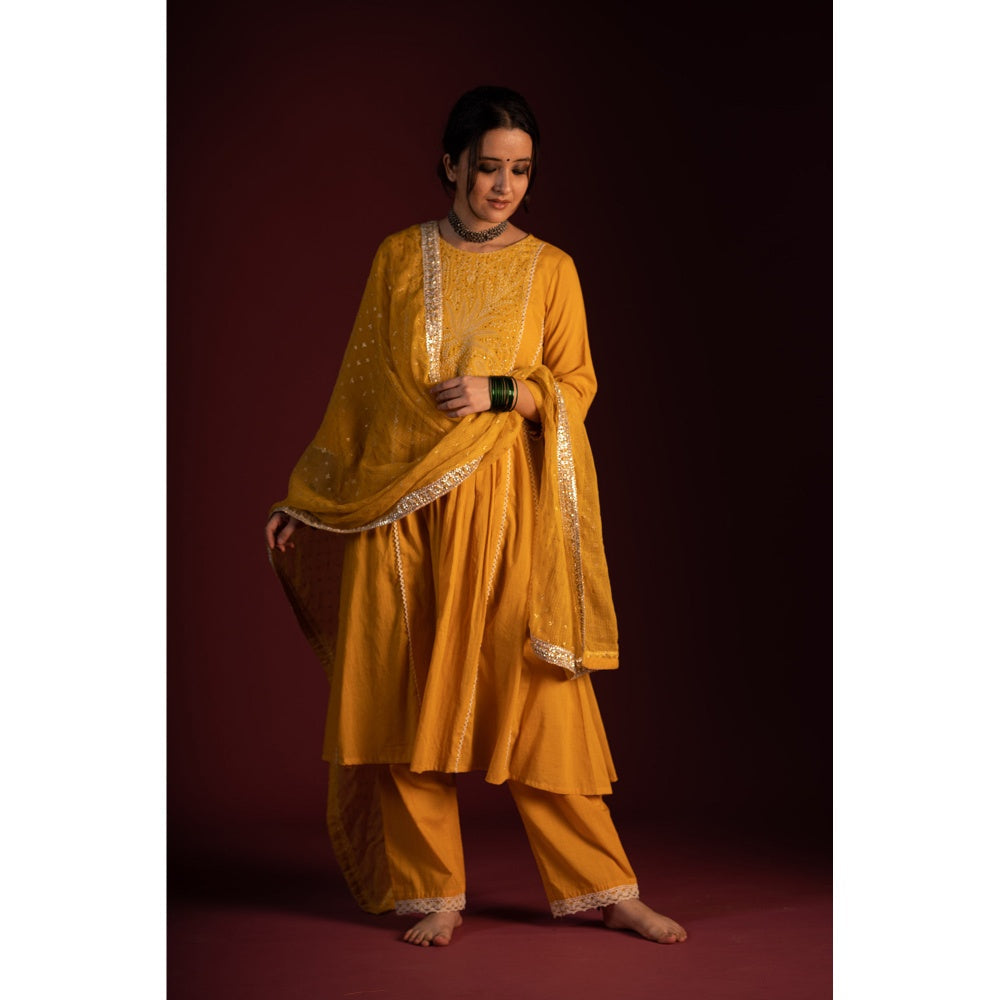 PANTS AND PAJAMAS Mustard Brahspati Foil Print Dupatta